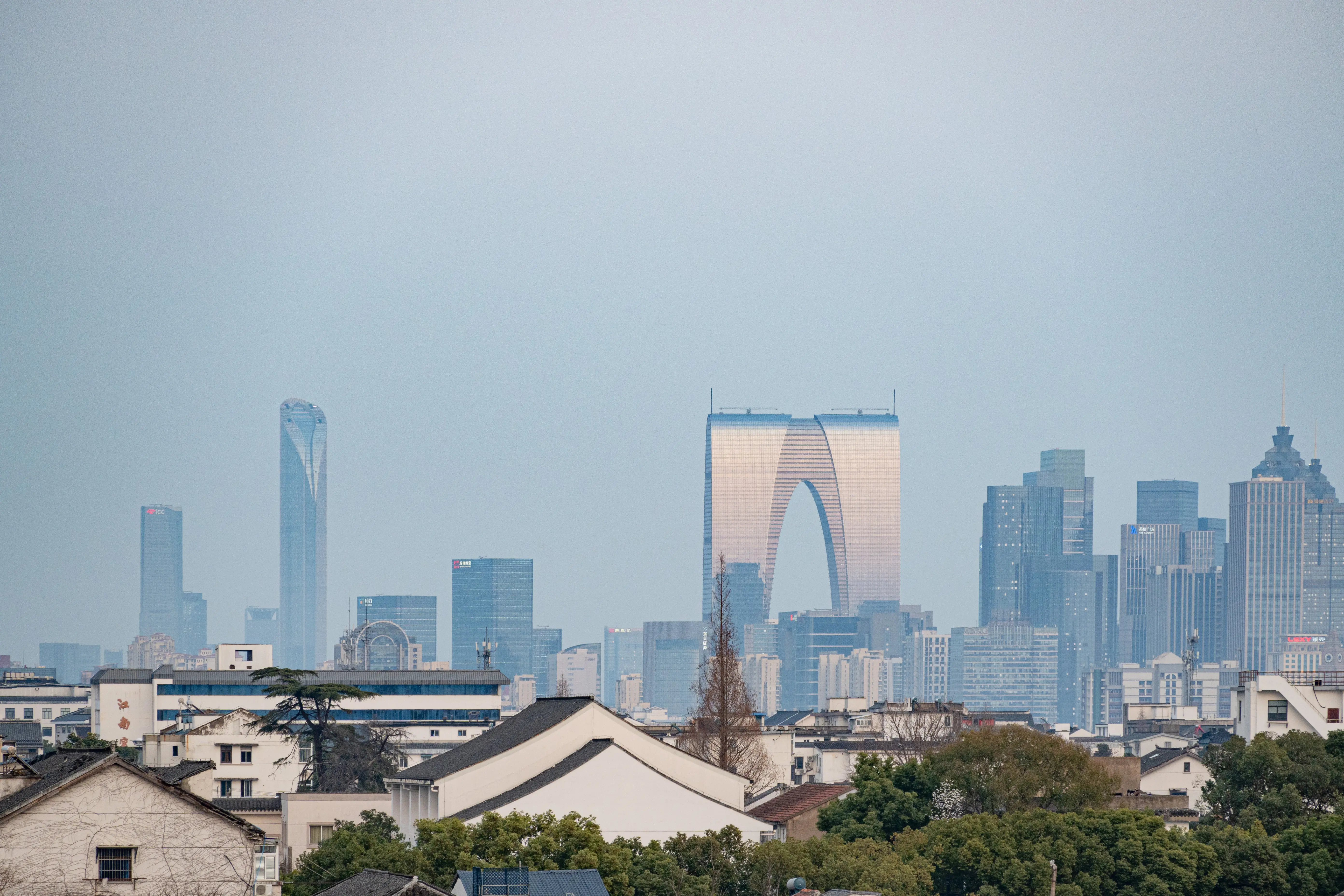 远处的东方之门